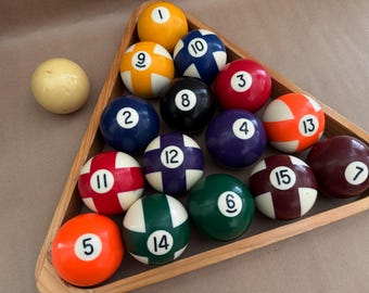 Juego de bolas de billar vintage – 16 piezas con un diseño único de rayas cruzadas.