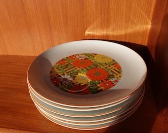 Juego de 6 platos para aperitivos estilo años 70 con portavasos – Estampado floral de margaritas – 9,25