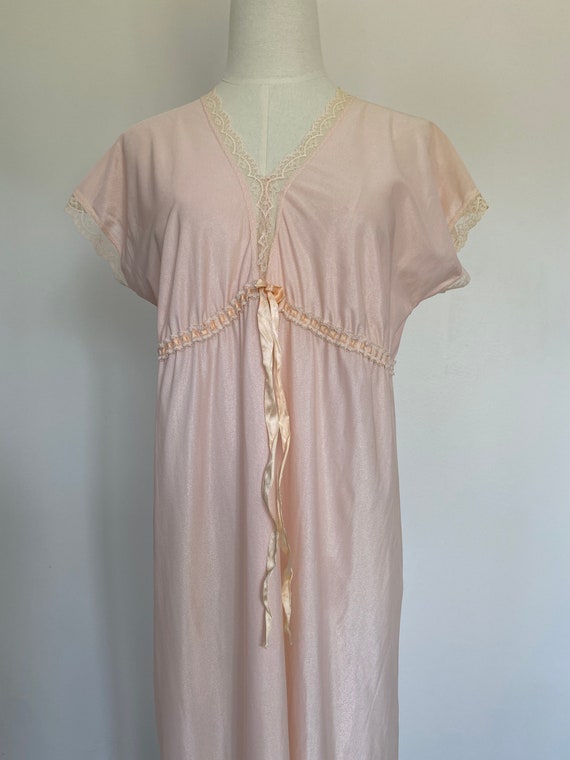 Vintage Flowy Soft Pink Nightgown With Lace Details Etsy UK