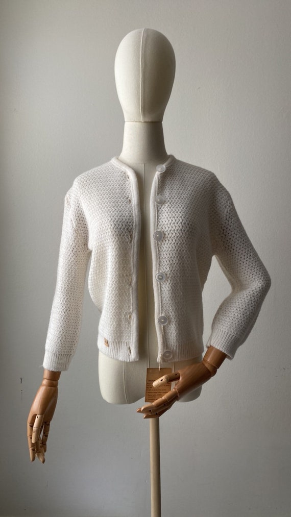 Vintage white cardigan with Gem