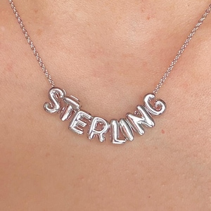 Collar con nombre personalizado y dijes de letras de burbujas