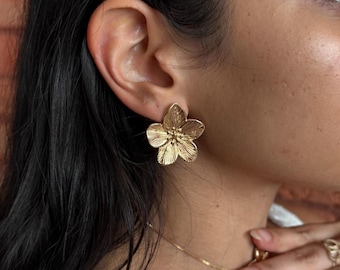 Orecchini a bottone con fiori d&#39;oro, ibisco floreale, placcati in oro, stile boho estivo carino