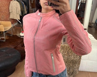 Veste de moto en cuir rose vintage en cuir fissuré effet vieilli, veste de motard de l'an 2000 petit vêtement d'extérieur ajusté et ajusté grunge des années 2000