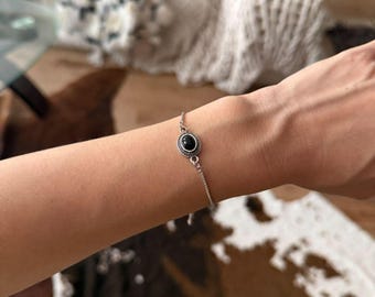Y2K Black Oval Cabochon Slider Bracelet, Silver Tone Adjustable Chain, Minimalist Indie Goth Jewelry