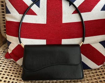 Sac à main en similicuir noir minimaliste basique sac à bandoulière en cuir noir Sac à main de tous les jours matériel doré Style minimaliste des années 90