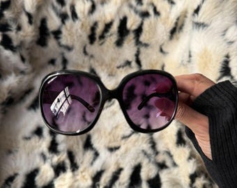Gafas de sol ovaladas negras de gran tamaño con lentes moradas – Gafas retro Y2K