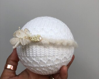 Delicate Ivory Baby Headband, Natural Baby Halo, Ivory Newborn Tieback, Baby Photo Prop, Yarn Newborn Tieback, Ivory Sitter Tieback