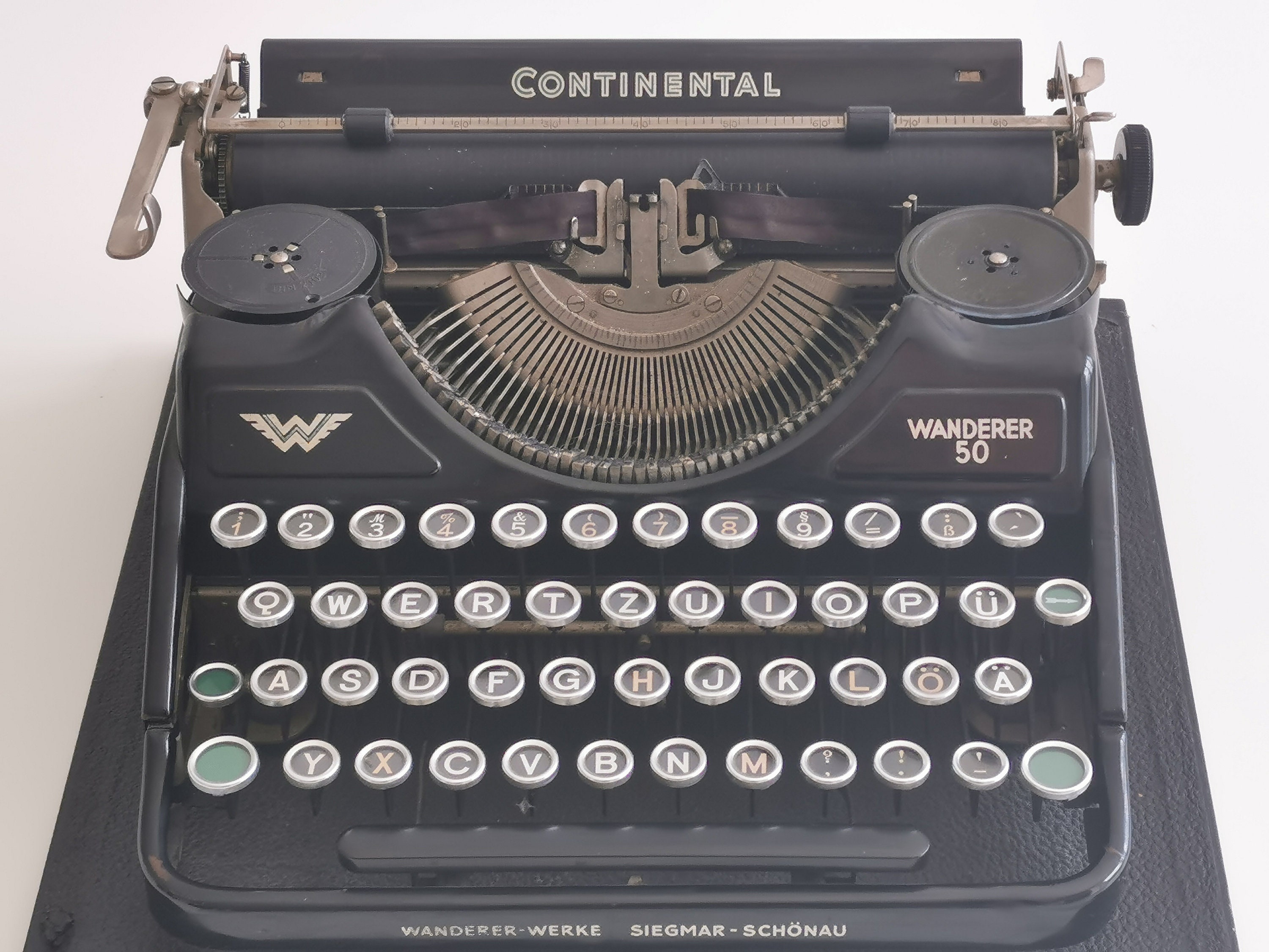 Continental typewriter Wanderer 50 in excellent working condition - QWERTY keyboard (cca. 1940)