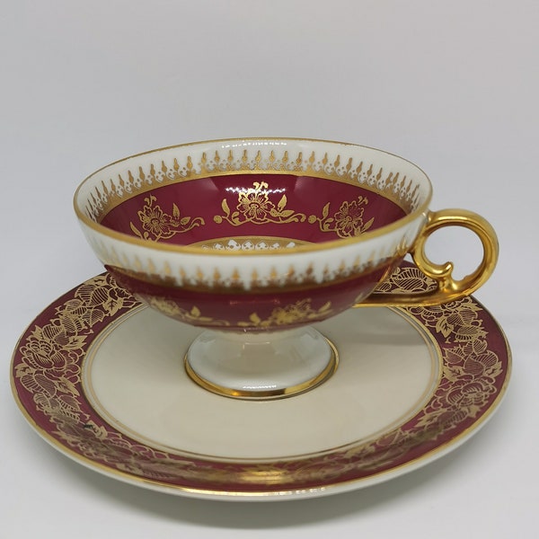 Graf von Henneberg and Hutschenreuther Arzberg gold trim violet porcelain demitasse tea/coffee cup and saucer from Germany (c. 1940)