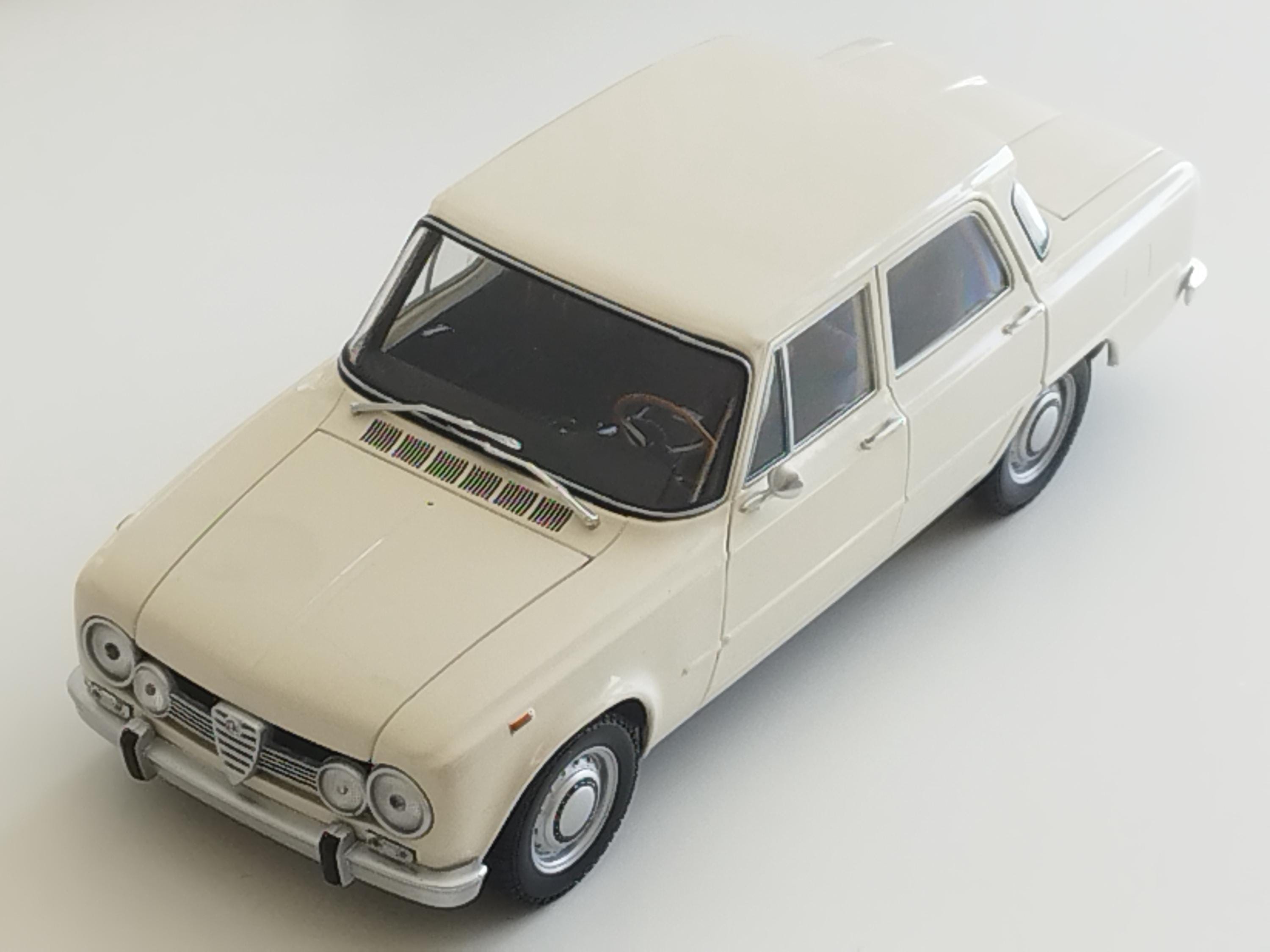 ミニチャンプス アルファロメオ GIULIA 1300 1970 1/18 1/18 Minichamps 1970 Alfa Romeo Giulia 1300 Orange 🤝ALSO