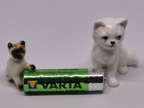 紫研磁器の猫の置物 ファインボーンチャイナ、日本製（1950 年代頃