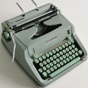 Hermes Media 3 Portable All Metal Typewriter working perfectly (c. 1970)