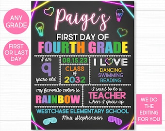 Può includere: Un cartello di primo giorno di scuola dai colori al neon per una studentessa di nome Paige. Il cartello dice "Primo giorno di quarta elementare" e include dettagli come la sua età, il suo colore preferito e le sue aspirazioni professionali future. Il cartello è decorato con cuori, lampadine e occhiali da sole.