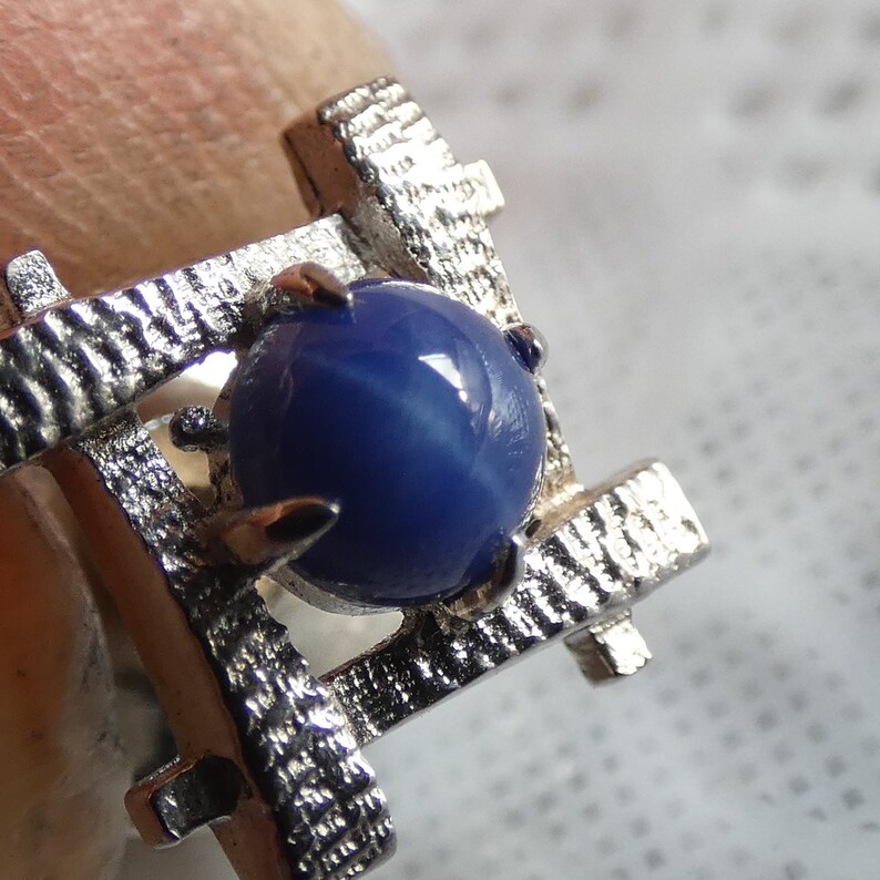Vintage14ct White Gold Star Sapphire Button Stud