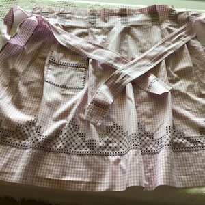 Sweet Vintage half apron Gingham check apron Hostess apron Pie baking apron  Farmhouse kitchen apron Country cottage apron