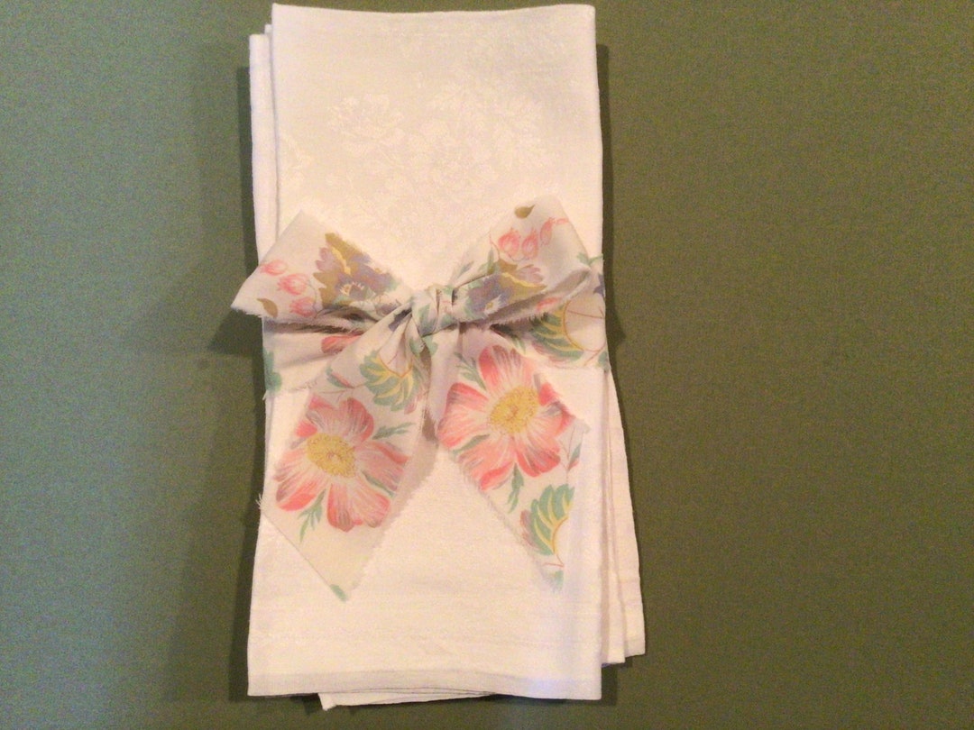 Four Damask Table Napkins 21 Linen Napkins White Dinner Etsy