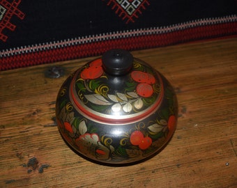 Wooden antique Khokhloma dish.   Hand painted russian folklore box