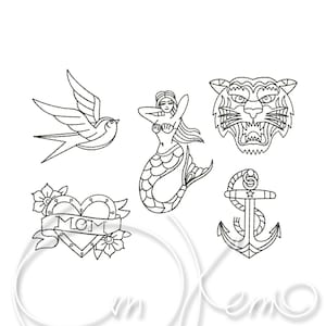 Puede incluir: Un conjunto de cinco diseños de flash de tatuaje tradicionales. Los diseños incluyen una golondrina, una sirena, un tigre, un ancla y un corazón con la palabra "MOM" en él.