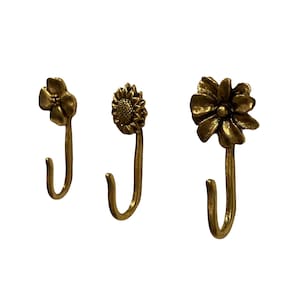 Garden Flower Push Pin Hooks, Small Metal Wall Hooks with Push Pins for Keys, Jewelry, Pictures, Mini Hooks for Bulletin Boards, Set of 3