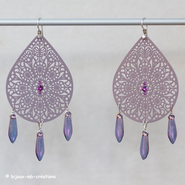 VENDU Boucle d'Oreille grande estampe parme mauve. Goutte verre de bohème Lumi Amethyst. Cristal Swarovski. Argent massif.