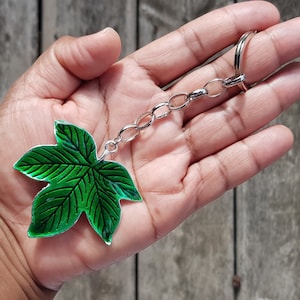 Smaragd-Ahornblatt-Schlüsselanhänger - Handgefertigtes kanadisches Souvenir Canada Pride Elbows Up Geschenk zum Abschluss, Edelstahl-Schlüsselanhänger Geburtstagsgeschenk