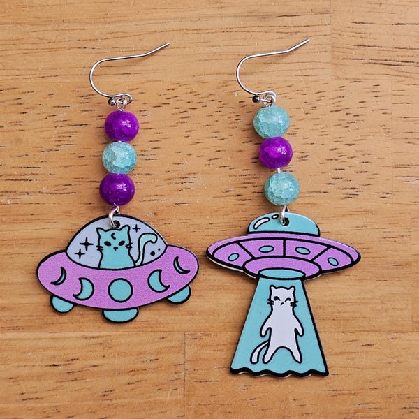 Niet-overeenkomende oorbellen ontvoering door aliens: hypoallergene halloweensieraden
