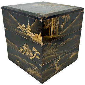 Antique Japanese Maki-e Lacquered Jubako Box: Meiji Period Bento Box