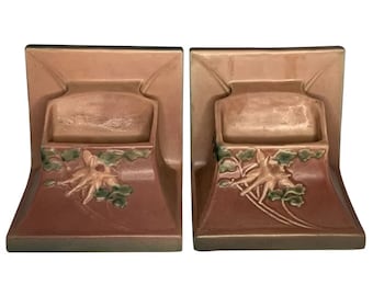 Sujetalibros de macetas con forma de aguileña de Roseville Pottery, c. década de 1940