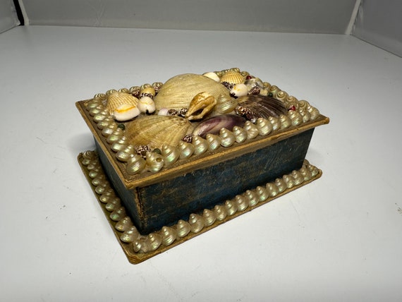 Antique Folk Art Sailors Valentine Seashell Box c… - image 2