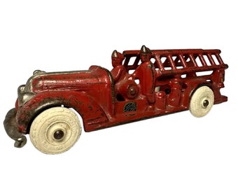 Camión de bomberos de juguete de los años 30 con escalera de hierro fundido de estilo arcade vintage