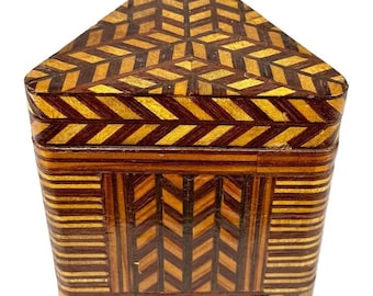 Caja humidor para té MCM Parquetry con incrustaciones geométricas, fabricada en China