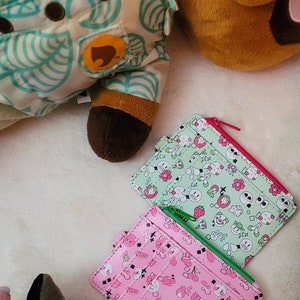 Tarjetero pequeño con diseño de rana de matcha y crema verde lima en colores pastel, regalo para mujer, emoji de payaso adorable, accesorio de bolsillo para viajes