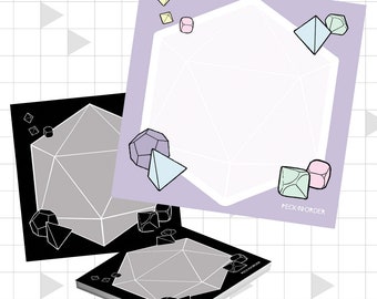 Op de afbeelding: Drie geometrisch gepatroneerde plakbriefjes met een paarse, zwarte en zwarte achtergrond. Elk briefje heeft een grote grijze geometrische vorm met witte lijnen en kleinere geometrische vormen in verschillende kleuren rond de randen. Het paarse briefje heeft de tekst "PECK n ORDER" onderaan.