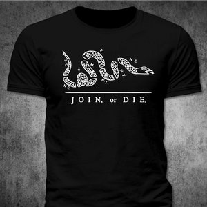 Join Or Die Rattlesnake Flag Patriotic Vintage Graphic T Shirt (Black)