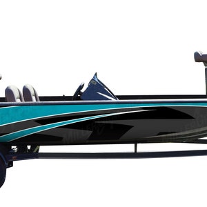 K&ouml;nnte beinhalten: Ein schwarzes und t&uuml;rkisfarbenes Bassboot mit einem schwarz-wei&szlig;en Grafikdesign an der Seite. Das Boot befindet sich auf einem Anh&auml;nger mit einer einzelnen Achse und einem Reserverad.