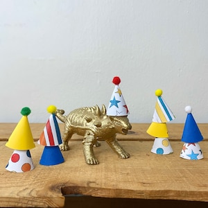 Mini Partyhütchen mit Bommeln: Tier Geburtstag Deko