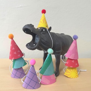 Regenbogen Miniatur Partyhüte mit Pompons: Cake Topper Dekorationen