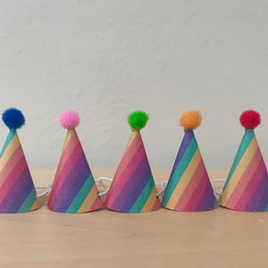 Mini Regenbogen Partyhüte: Kuchendekoration, Tierhüte - 10er Set