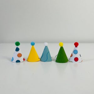 Mini Partyhütchen mit Pom-Poms: 10er Set pastellfarben, Tier-Dekorationen