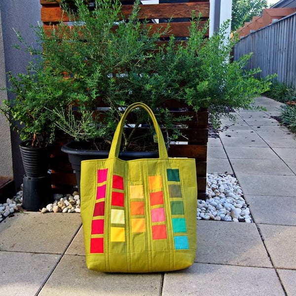 Patrón de bolsa de mano con muestras de pintura (descarga en PDF) de Leslie Edwards @ Quilting Fabrications