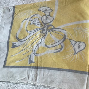 Calla Lillies in Sunshine! Vintage Cotton Tablecloth w/Calla Lillies & Bows- 43” x 53”