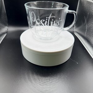 Taza de café de vidrio grabado personalizada de 12 oz