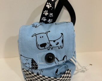 DB416- 18" doll backpack: dog fabric with a drawstring and child-friendly closure