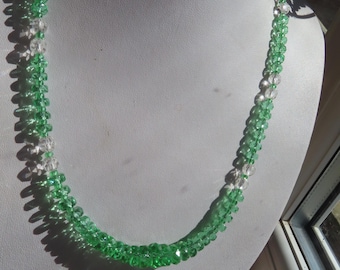 Collar de cuentas de vidrio facetadas hexagonales verdes y transparentes de estilo Art Déco