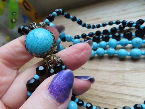 Vintage 1950's  5 strand Blue & Black Glass bead … - image 4