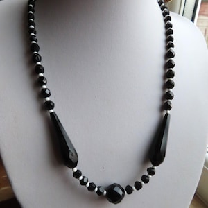 Art Deco Black & White Glass bead necklace