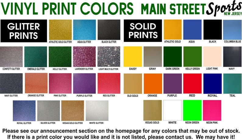 Op de afbeelding: Een tabel met vinyl printkleuren voor kleding. De tabel is verdeeld in twee secties: Glitter Prints en Solid Prints. Elke sectie toont een verscheidenheid aan kleuren, waaronder atletiekgoud, aqua, zwart, confetti, smaragd, kelly, lavendel, licht multi, marine, oranje, roze, paars, rood, koninklijk blauw, teal, zilver, Vegas goud, wit, neon groen en neon roze.