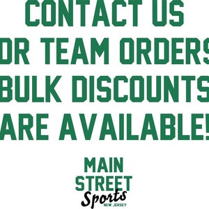 Puede incluir: Fondo blanco con texto verde que dice: "&iexcl;CONT&Aacute;CTENOS PARA PEDIDOS DE EQUIPO! &iexcl;DESCUENTOS POR VOLUMEN DISPONIBLES!" Debajo, el logotipo de Main Street Sports, Nueva Jersey.