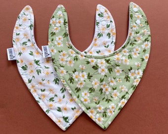 Keuze uit bandana madeliefje bloemen ditsy lente slabbetje, handgemaakte comfortabele baby kraag dribbel slabbetje, babymeisje, cadeau, bloemenstof, speciale gelegenheid