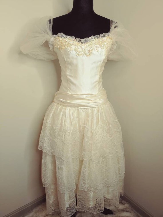 Vintage 1980s wedding /prom gown lace sequins